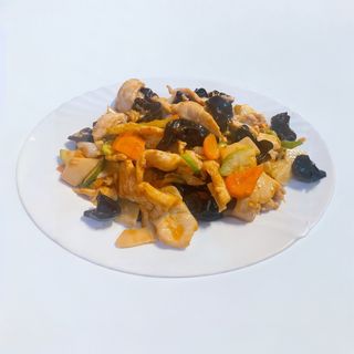 122.Пилешко с китайски гъби, бамбук и зеленчуци (800г)