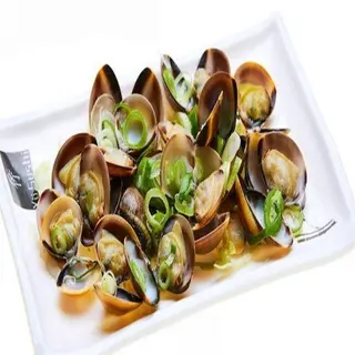 55. Almejas Con Salsa Especial