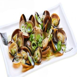 55. Almejas Con Salsa Especial