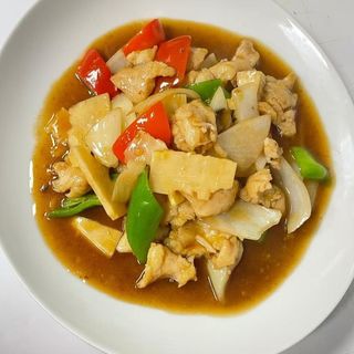 526 Pollo Con Salsa Ostras