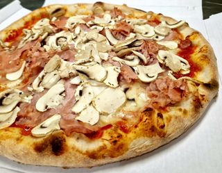 Prosciutto e funghi