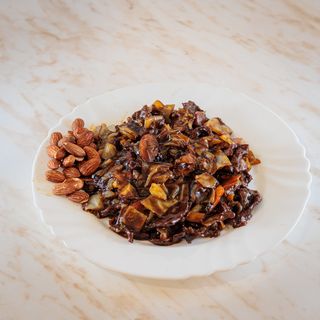 S12 - Svinjetina sa bademom i povrćem