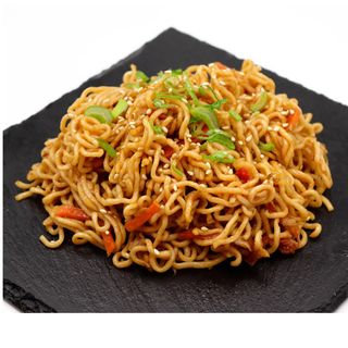Yakisoba salteados con verduras