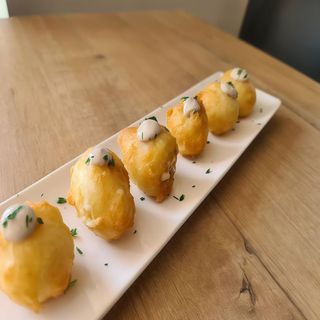 Buñuelos cremosos de bacalao