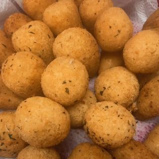 Porção com 10 Bolinha de Queijo