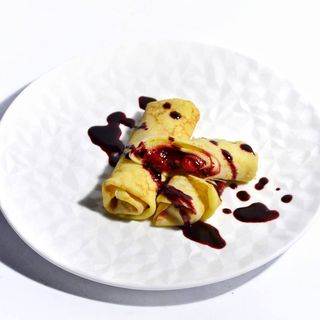 Млинці з вишнею та ягідним джемом (220г)