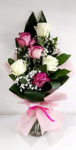 Ramo Clássico de Rosas Brancas e Rosa