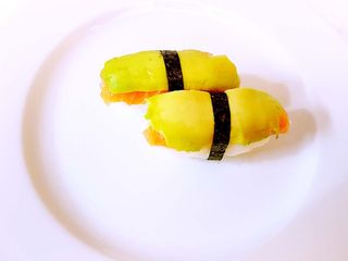 Nigiri De Aguacate Y Mango (3 uds.)