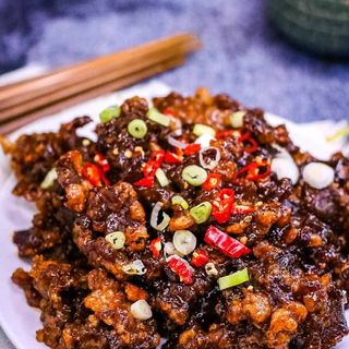 Dry Chilli Beef With Nuts