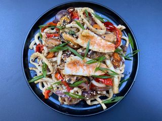 Удон с морски дарове