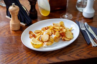 Doradă în crustă de cartofi