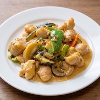 46. Pollo Con Salsa Curry