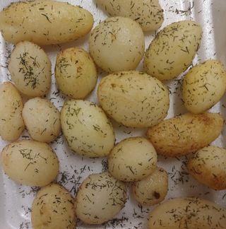 Cartofi copti cu marar