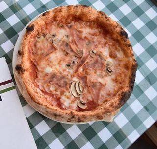 Pizza Prosciutto E Funghi 