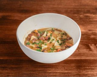 Maltagliati con frijoles y mejillones