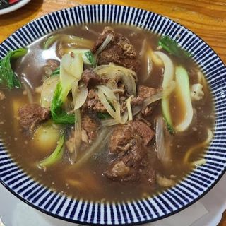 Sopa de tallarines con ternera