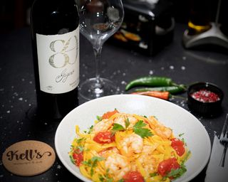 Tagliatelle cu creveti si rosii cherry