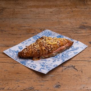 Croissant relleno de Jamón Cocido y Queso