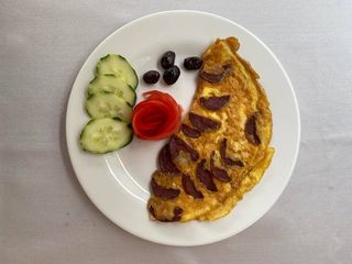 Омлет з турецькою ковбасою суджук