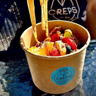 Naleśnikowe spaghetti owocowe