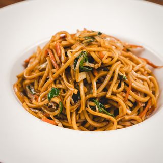 19. Nudle sa spanaćem, povrćem i soja sosom