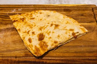 Pizza sandwich cu pui kebab