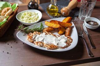 Meniu Piept de Pui cu Sos Gorgonzola