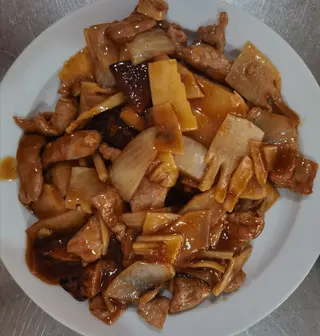 Cerdo Con Setas Y Bambú