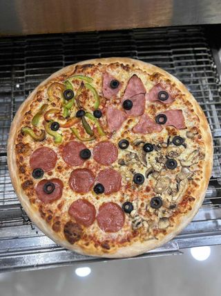 Pizza quatro Stagioni.