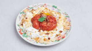 Labneh z Pieczonymi Pomidorkami