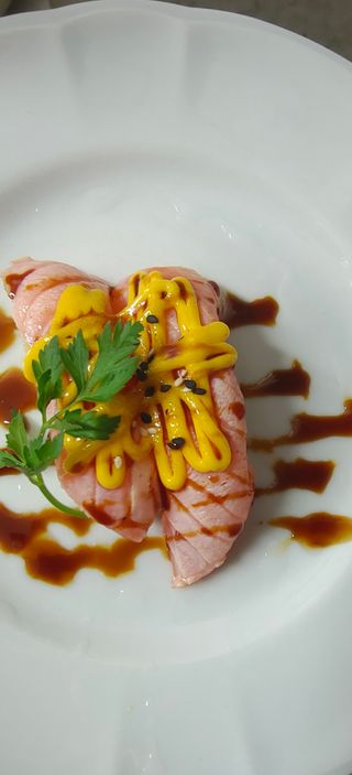 81 Nigiri sake flambè 2 pezzi