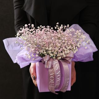 Композиція з гіпсофіли у фіолетовому кольорі