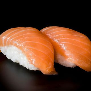 Nigiri De Salmón (4 Uds.)