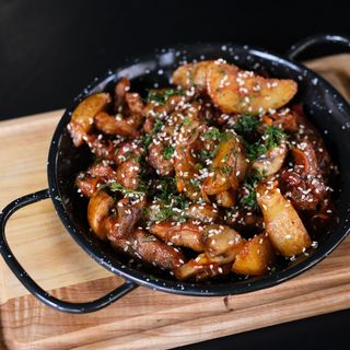 Пательня зі свининою та овочами (390 г)