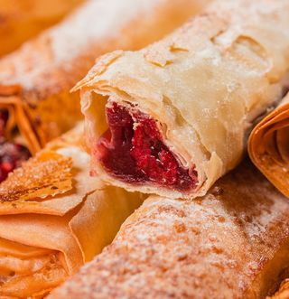 Штрудельок з вишнею (130г)