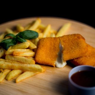 Meniu 2buc cașcaval pane+Sos Usturoi