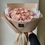 Букет персикових троянд