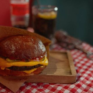 CHEESEBURGER / ჩიზბურგერი