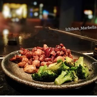 102 Teppanyaki Tori (Teriyaki chicken with broccoli)