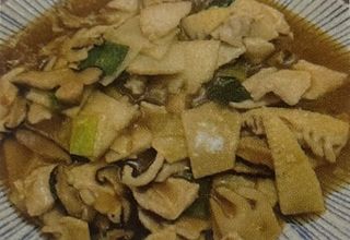 87 Pollo con funghi e bambù