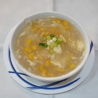 Sopa de maíz con pollo