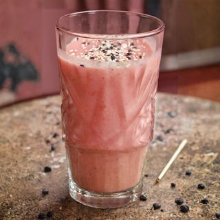 Смузі з полуницею, авокадо, вишнею, бананом, насінням (300 мл)