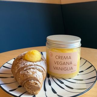 Croissant senza glutine,latte,uova alla crema vegan