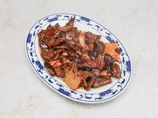 Ternera con bambú y setas chinas