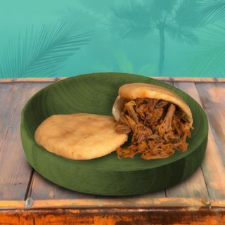 Arepa con carne mechada