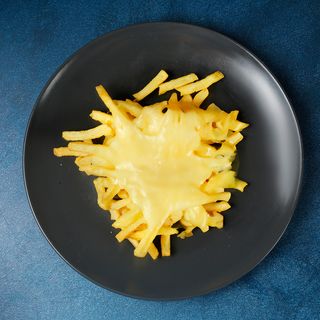 Pomfrit u čedar sosu 300g