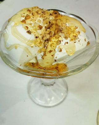 Цедено мляко с мед и орехи (170г)