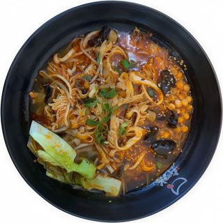 Fideos de Arroz con Estómago de Vaca y Vegetales