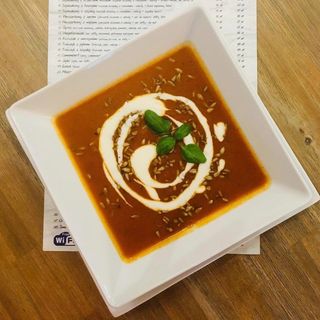 Krem z pomidorów ze śmietaną