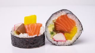 Futomaki surimi i awokado 6 szt.